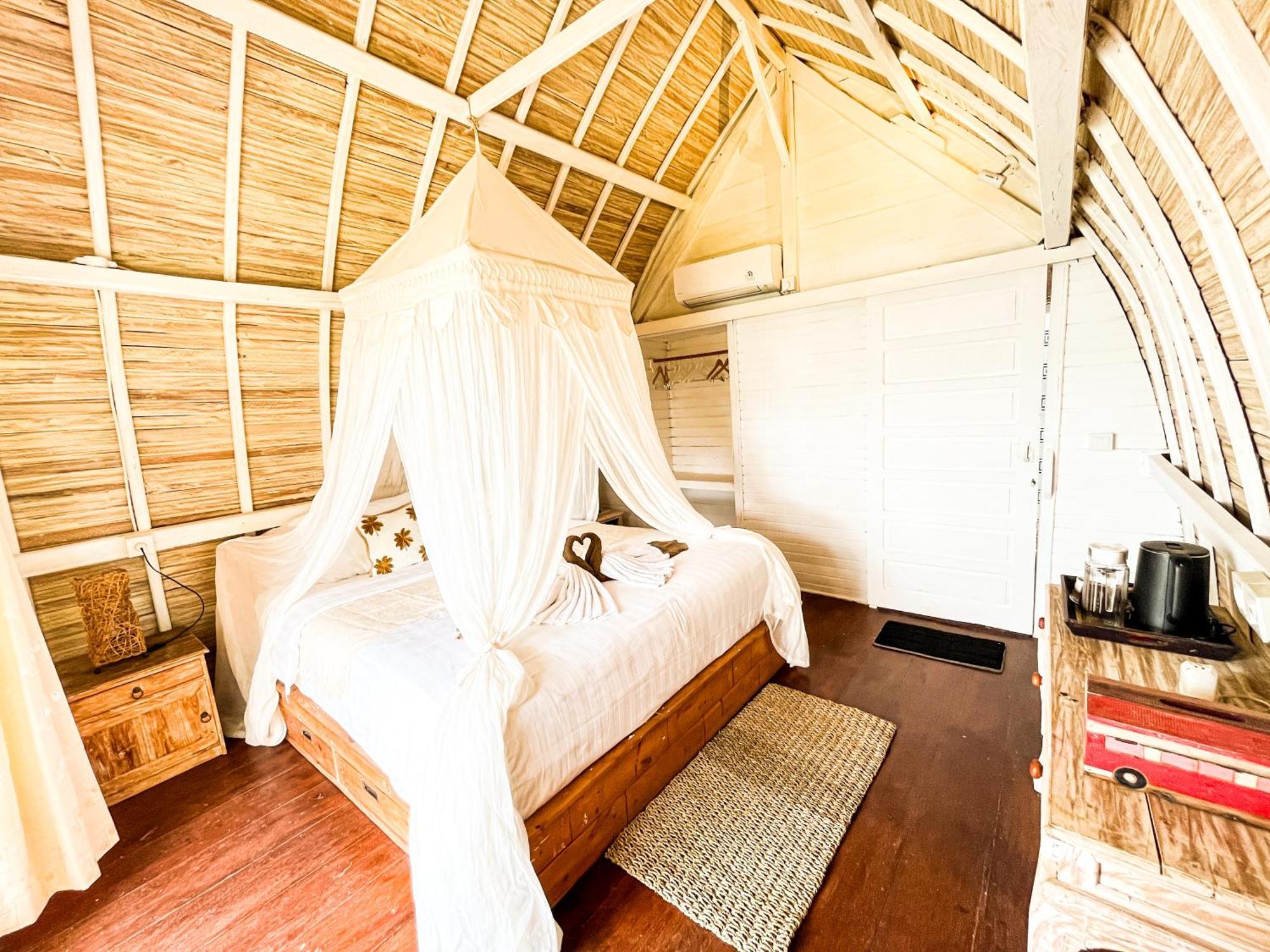 The Edge Lembongan Villa Exterior photo