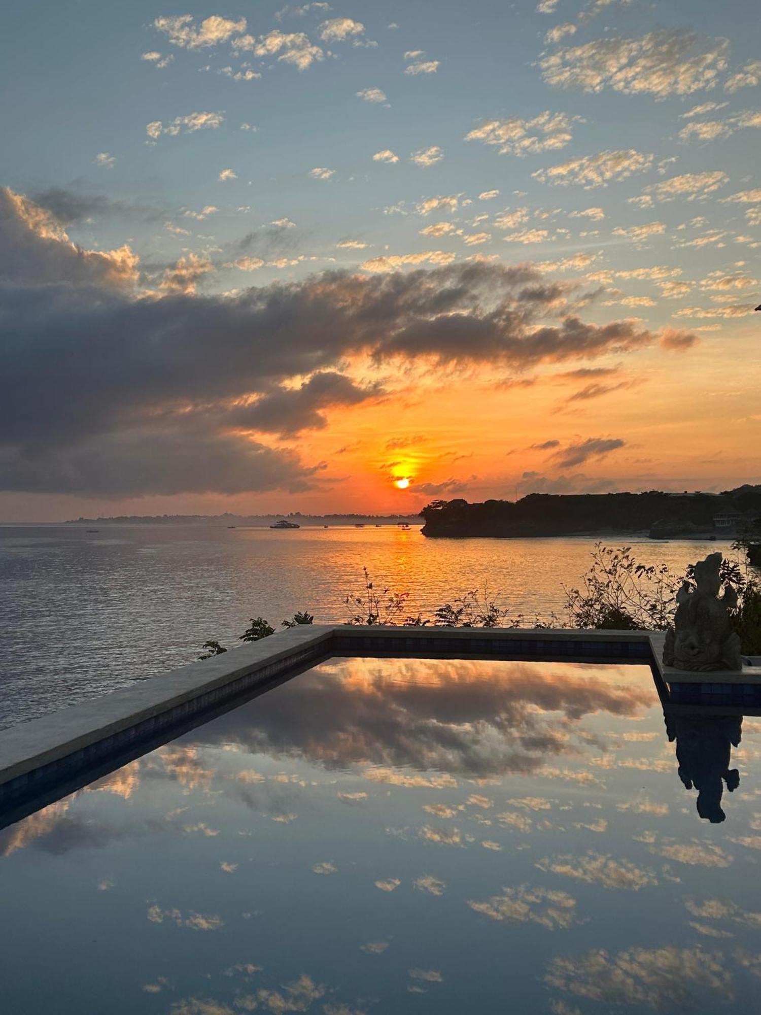 The Edge Lembongan Villa Exterior photo
